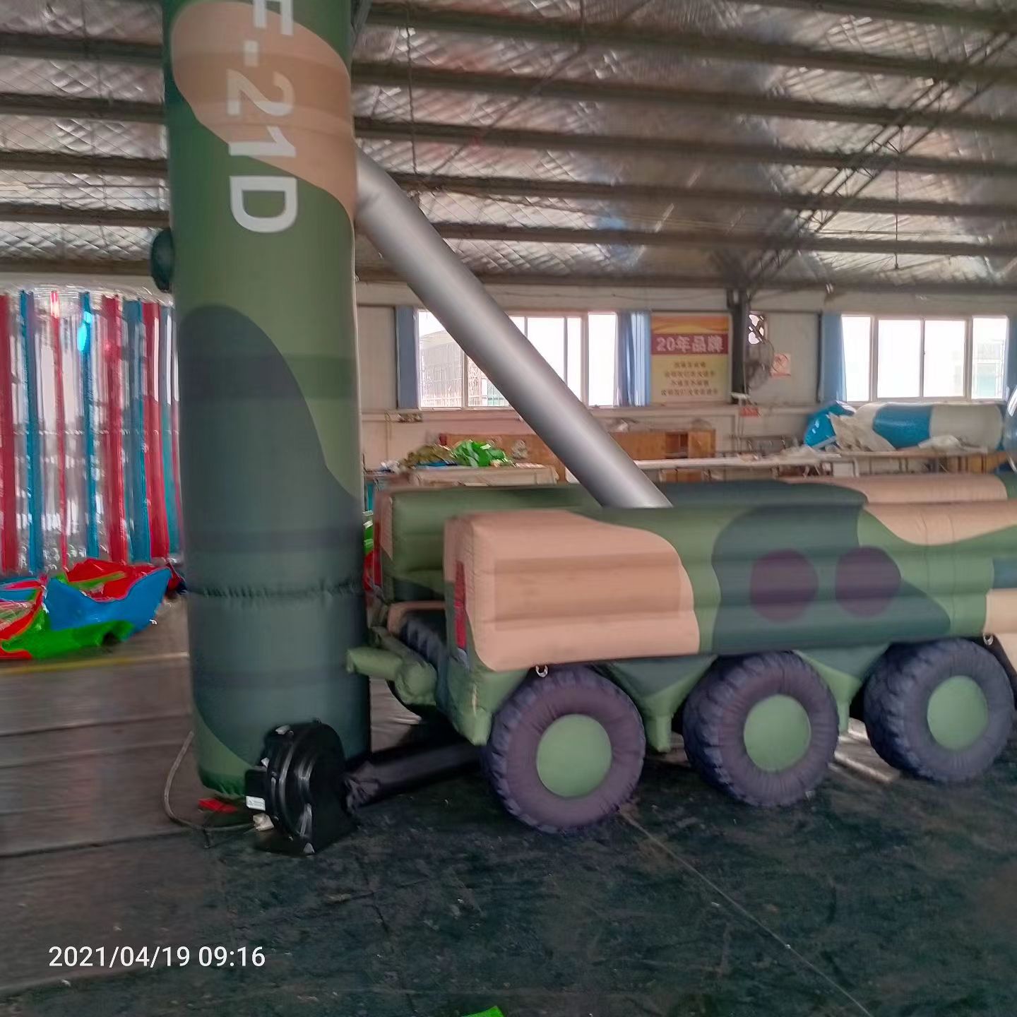 源汇军事演习中的充气目标车辆：模拟发射车雷达车坦克飞机